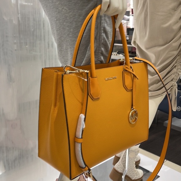 Michael Kors Bags Michael Korsmercer Large Pebbled Leather